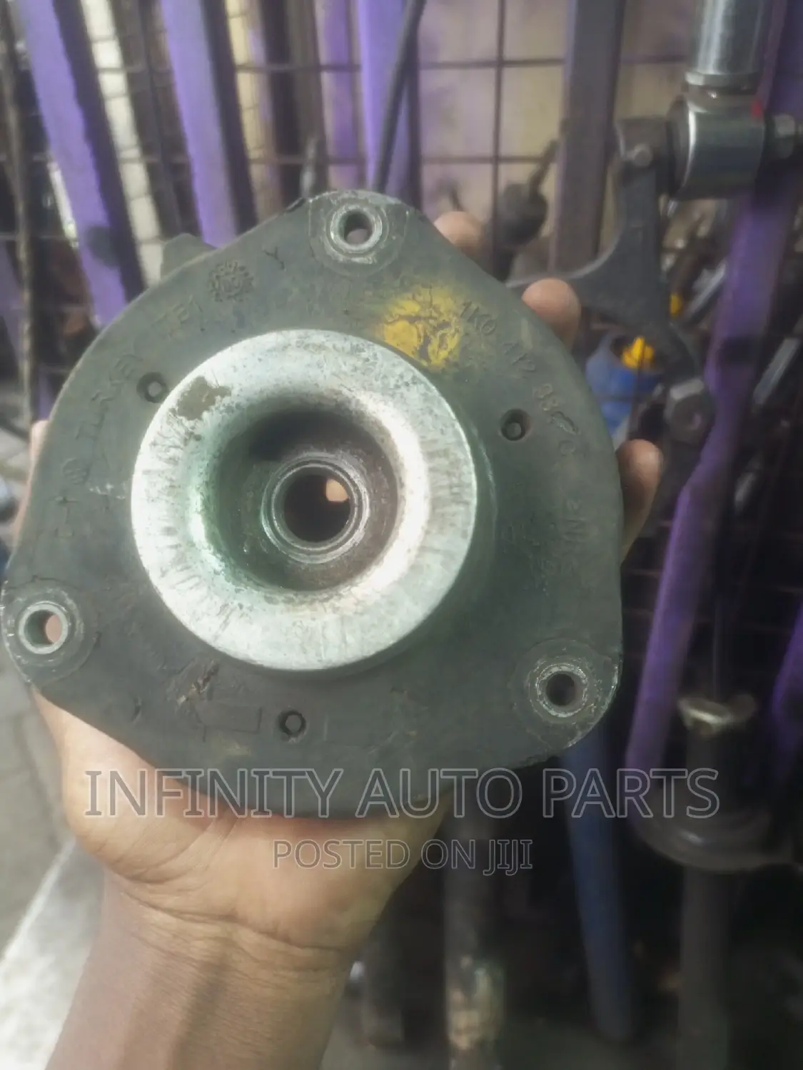 Volkswagen Golf Shock Mount