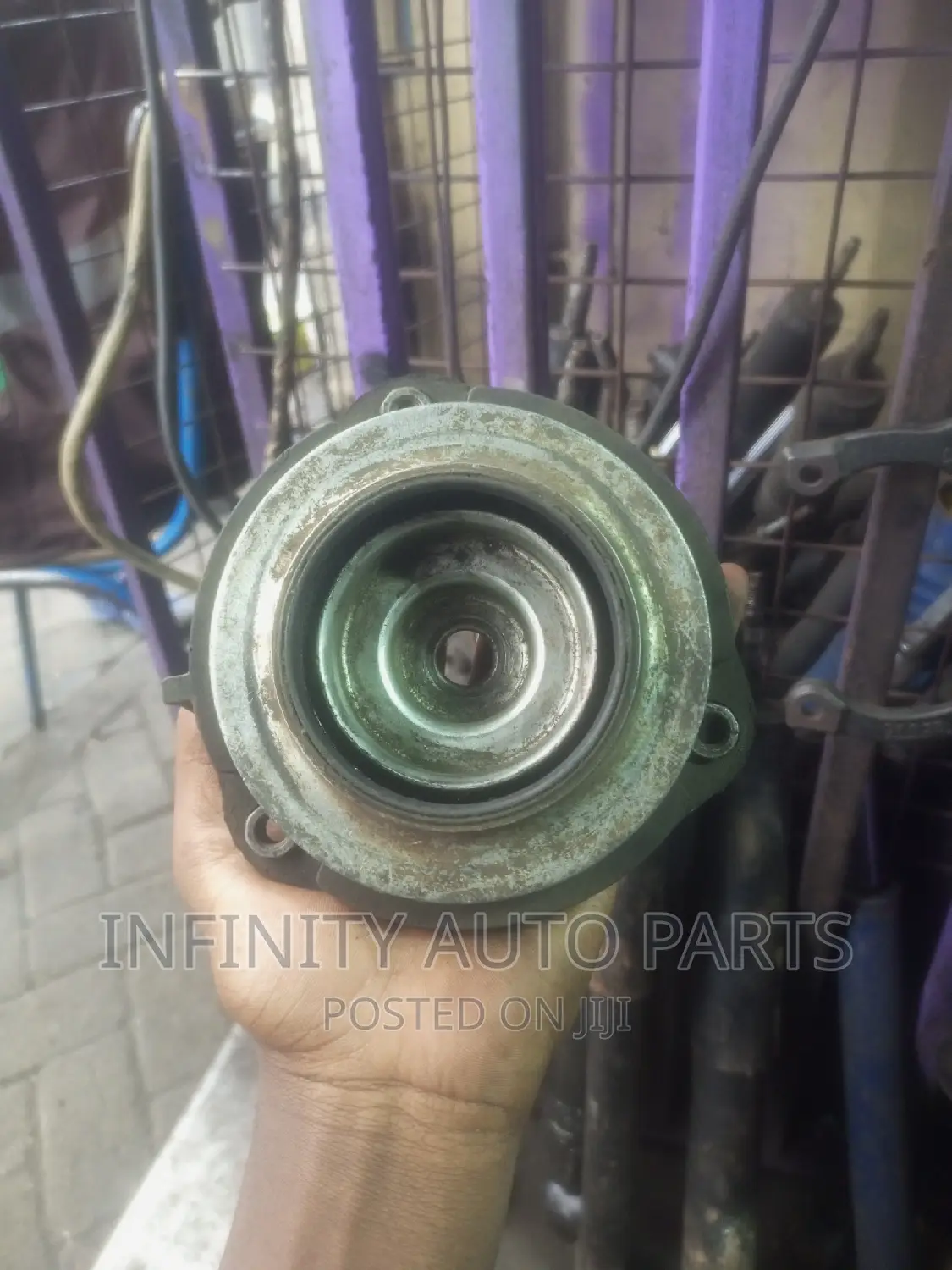 Volkswagen Golf Shock Mount