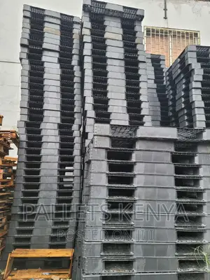 Plastic Pallets- Heavy and Strong Plastic Pallets. (#Z01)