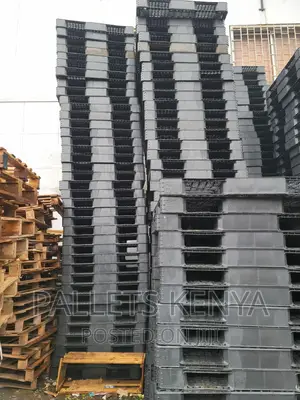 Plastic Pallets- Heavy and Strong Plastic Pallets. (#Z01)