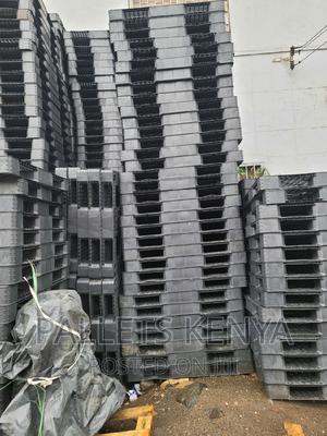 Plastic Pallets- Heavy and Strong Plastic Pallets.(#Z02) - thumbnail 2