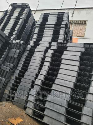 Plastic Pallets- Heavy and Strong Plastic Pallets. (#Z05) - thumbnail 2