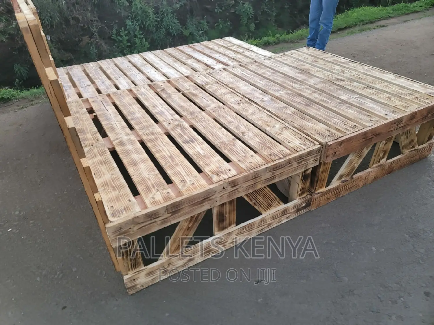 Pallet Bed- 4*6 Detachable and Blazed Pallet Bed. ($Z03)