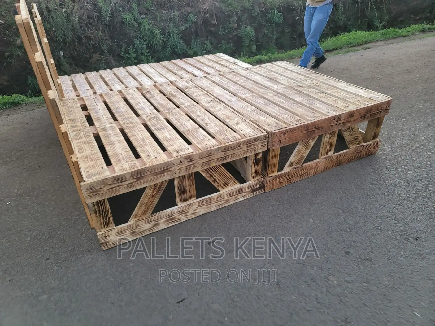 Pallet Bed- 4*6 Detachable and Blazed Pallet Bed. ($Z03)
