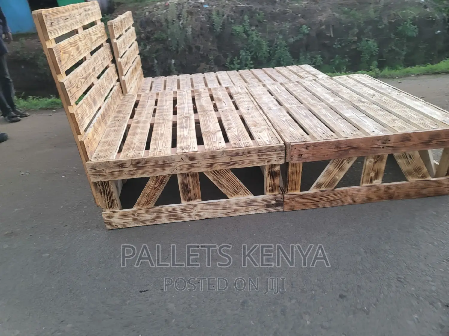 Pallet Bed- 4*6 Detachable and Blazed Pallet Bed. ($Z03)