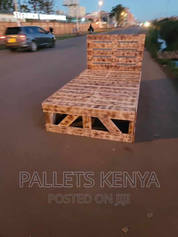Pallet Bed- 4*6 Detachable and Blazed Pallet Bed. (#Z05)