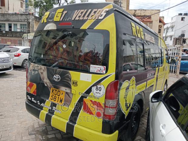 Toyota HiAce 2015 Yellow - main view