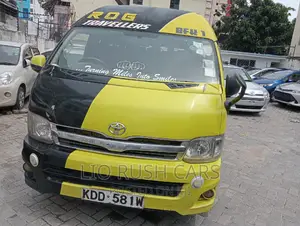 Toyota HiAce 2015 Yellow