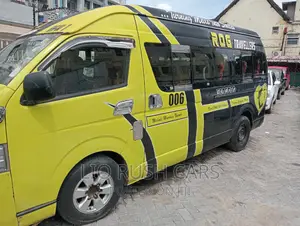 Toyota HiAce 2015 Yellow