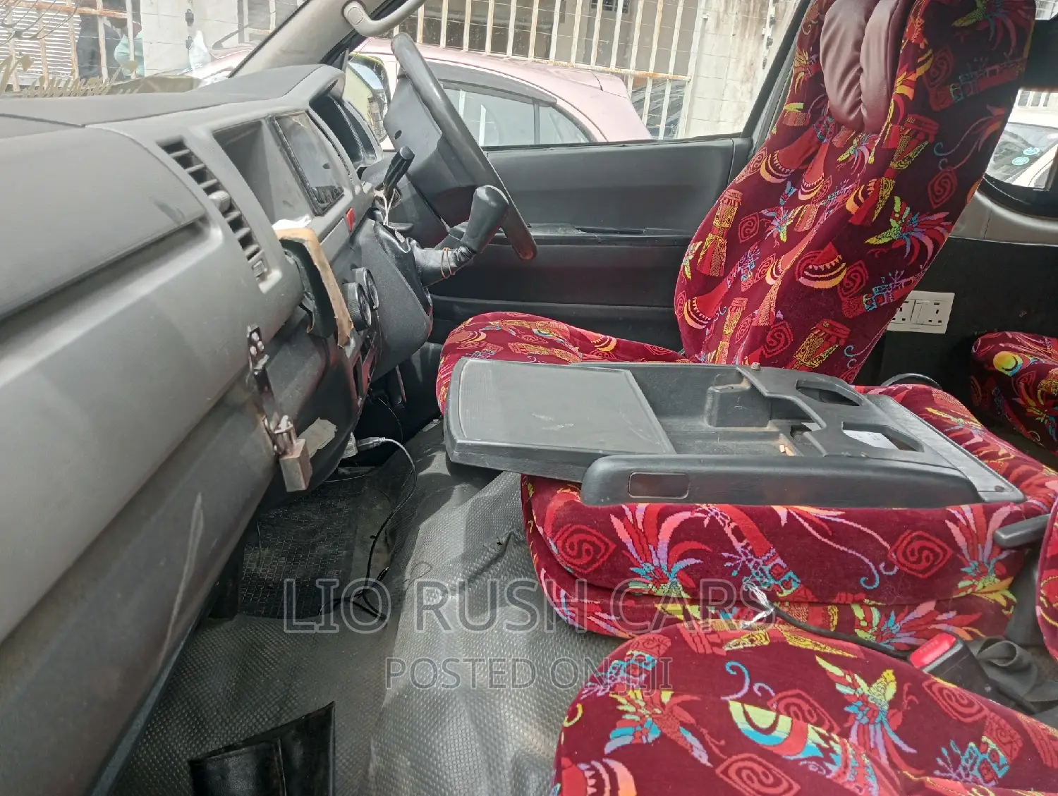 Toyota HiAce 2015 Yellow