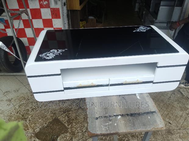 Smart Coffee Table Glasstop Flowered. - main view