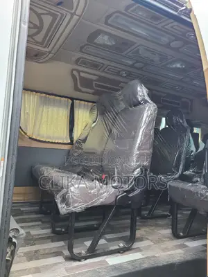 Toyota HiAce 2016 Silver