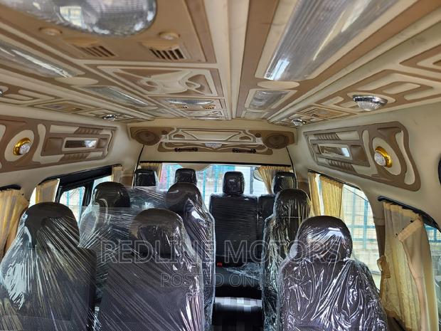 Toyota HiAce 2016 Silver - thumbnail 4