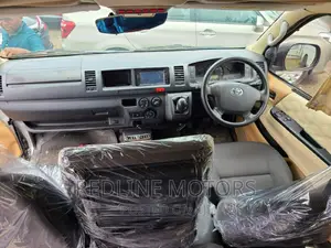 Toyota HiAce 2016 Silver