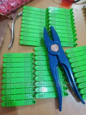 Rabbit Numbered Ear Tags and Applicator