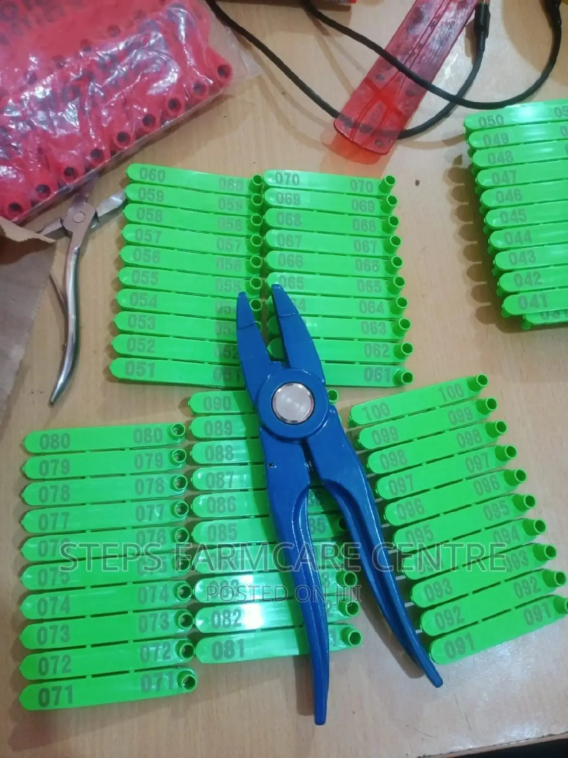 Rabbit Numbered Ear Tags and Applicator