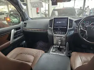 Toyota Land Cruiser 2017 Red