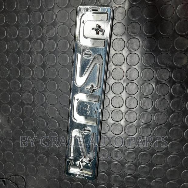 Original Isuzu Dmax Front Logo/Emblem. - thumbnail 2