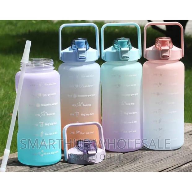 2L Motivational Water Bottle With a Straw