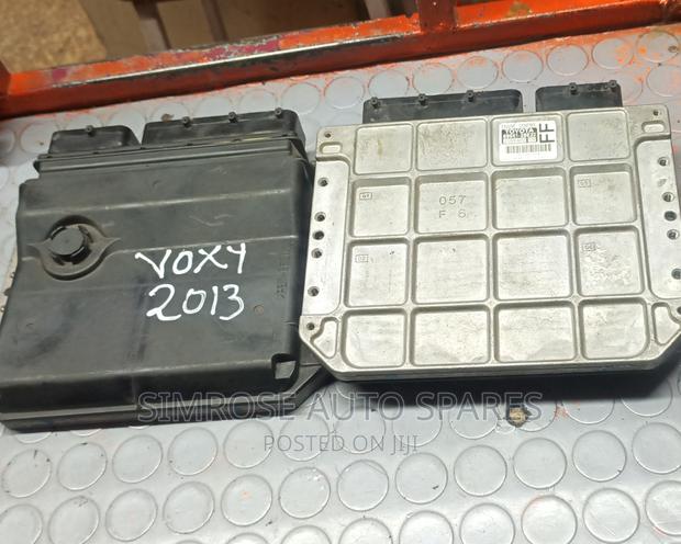 Toyota Voxy 2013 Ecu