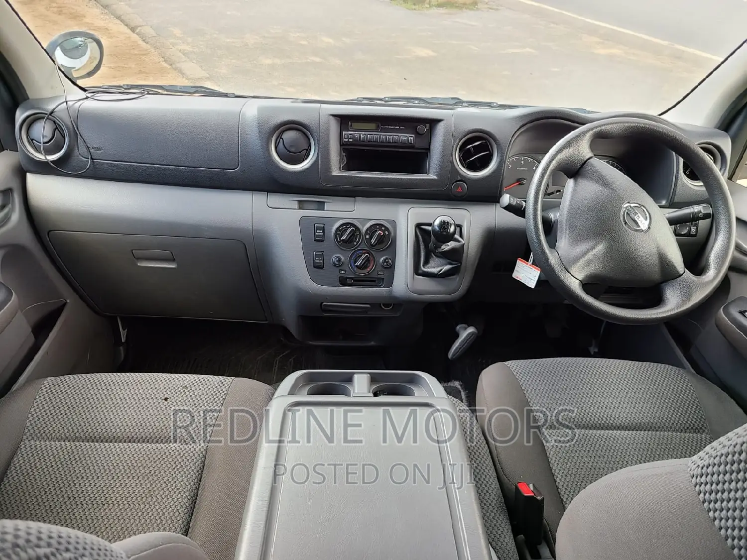 Nissan Caravan (Urvan) 2016 White