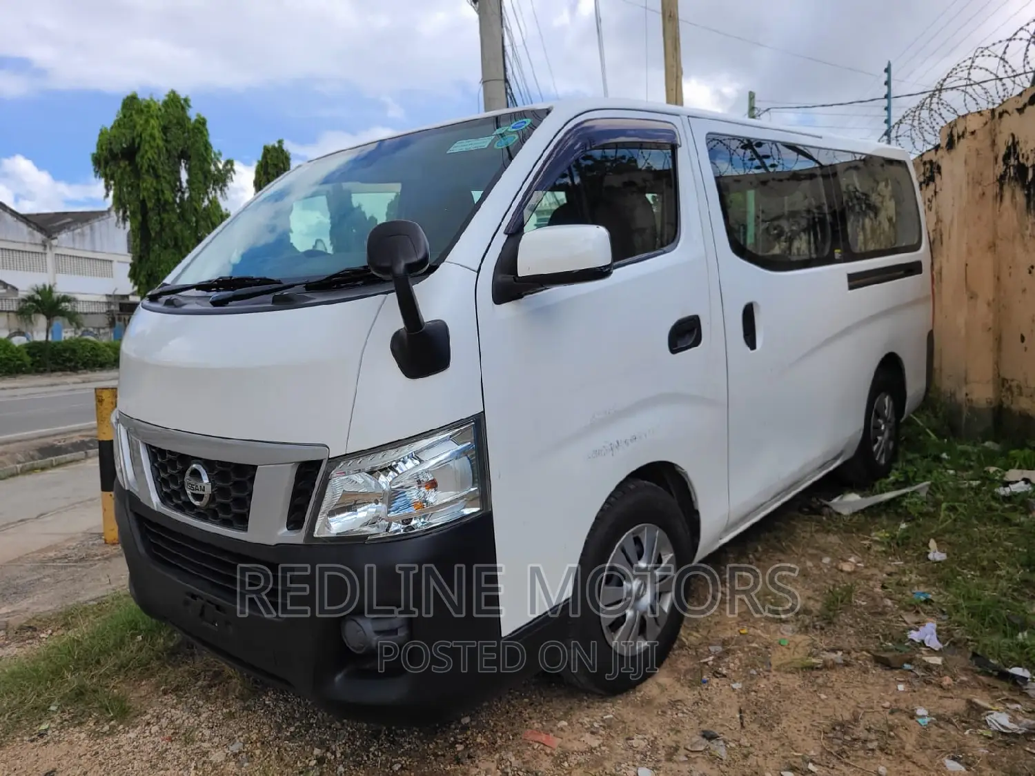 Nissan Caravan (Urvan) 2016 White