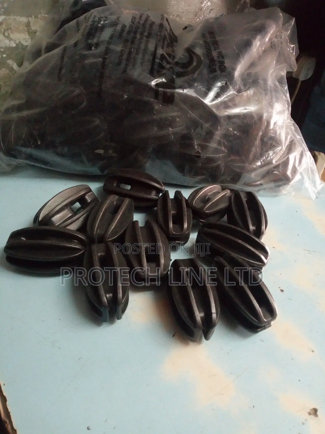 Electric Fence Strainer Insulators