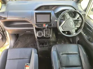 Toyota Esquire 2016 Pearl