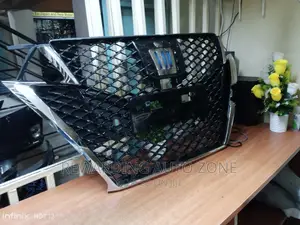 Toyota Crown 2018 Grille