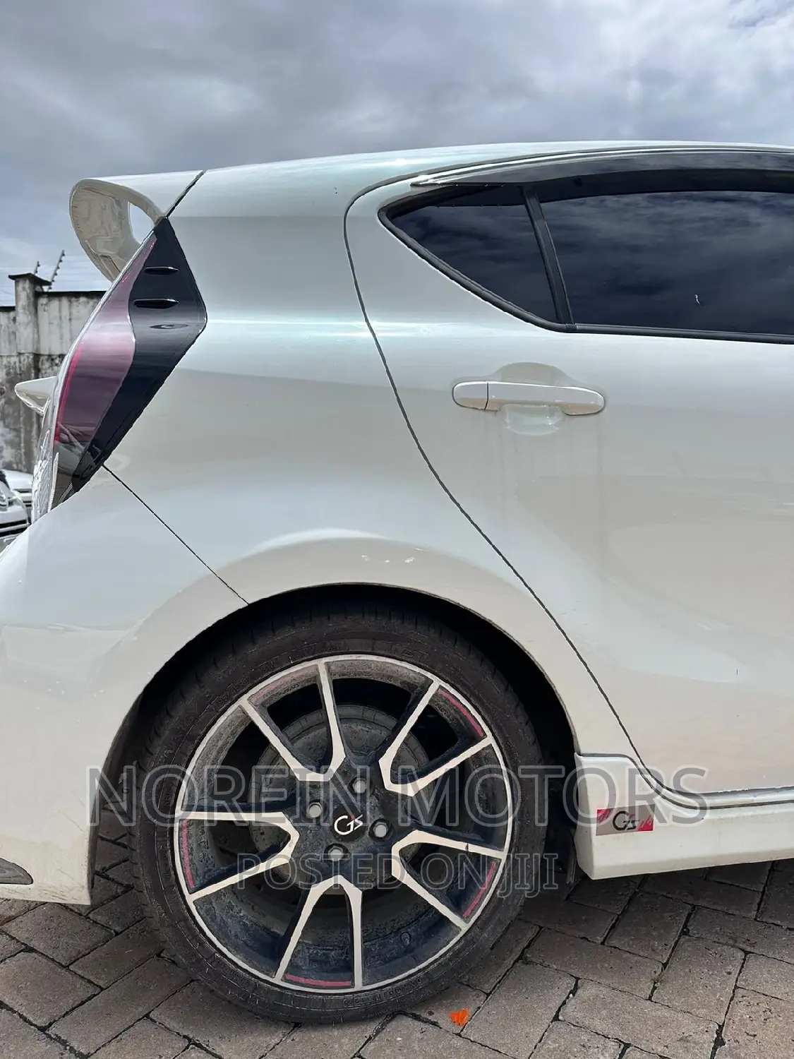 Toyota Aqua 2017 Off white