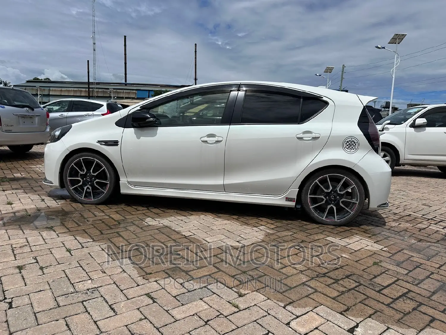 Toyota Aqua 2017 Off white