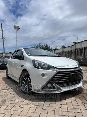 Toyota Aqua 2017 Off white