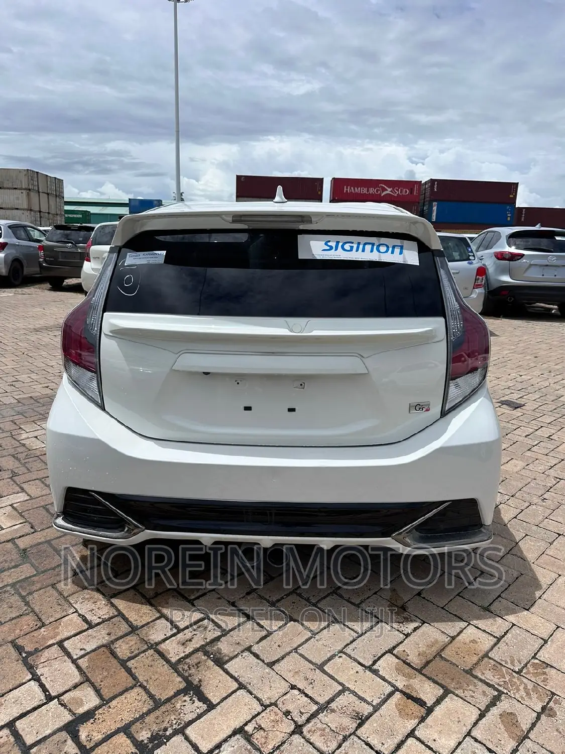 Toyota Aqua 2017 Off white