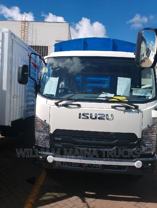 Isuzu FRR 90 (Enclosed Body) - thumbnail 2