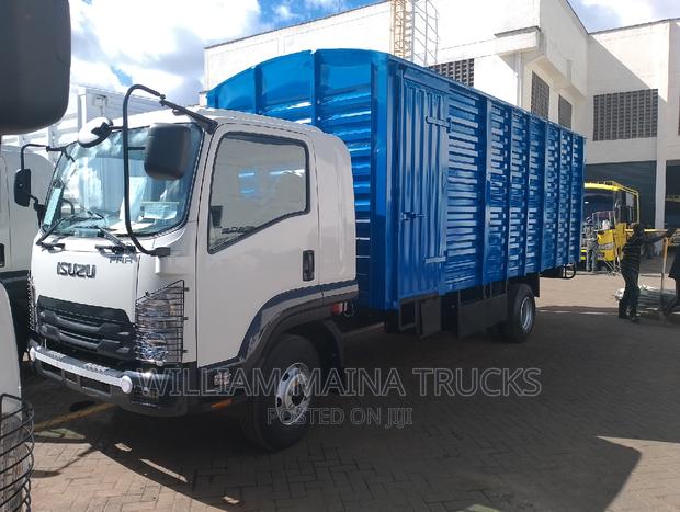 Isuzu FRR 90 (Enclosed Body) - thumbnail 3