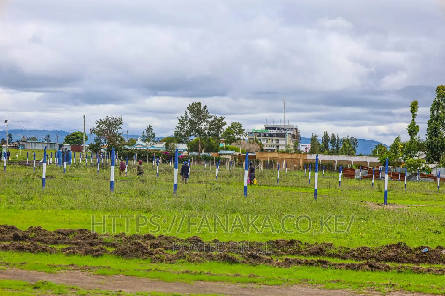 40*80 Plots in Kamulu ^AC