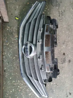 Nissan Note Grill 2012
