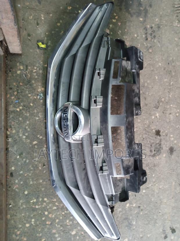 Nissan Note Grill 2012
