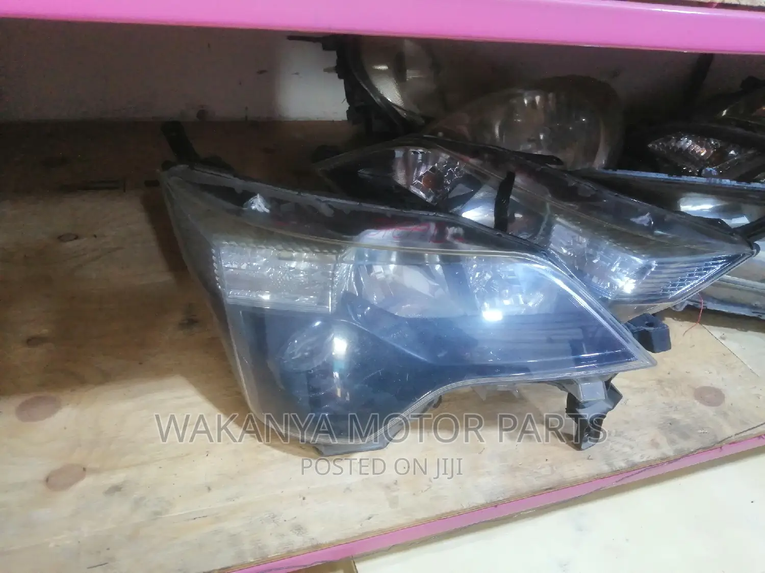 Toyota Spade 2012/15 Head Lamp Xenon, Clean Ex Japan
