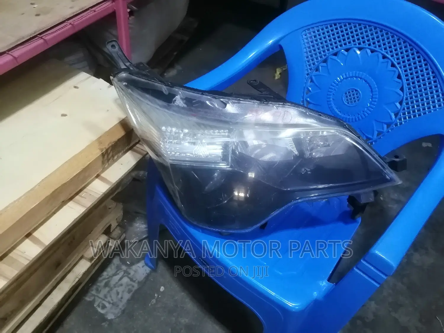 Toyota Spade 2012/15 Head Lamp Xenon, Clean Ex Japan
