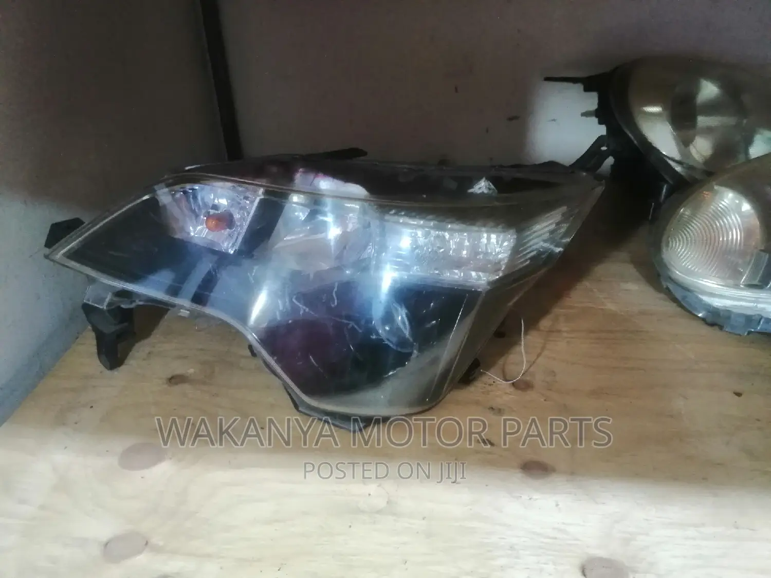 Toyota Spade 2012/15 Head Lamp Xenon, Clean Ex Japan