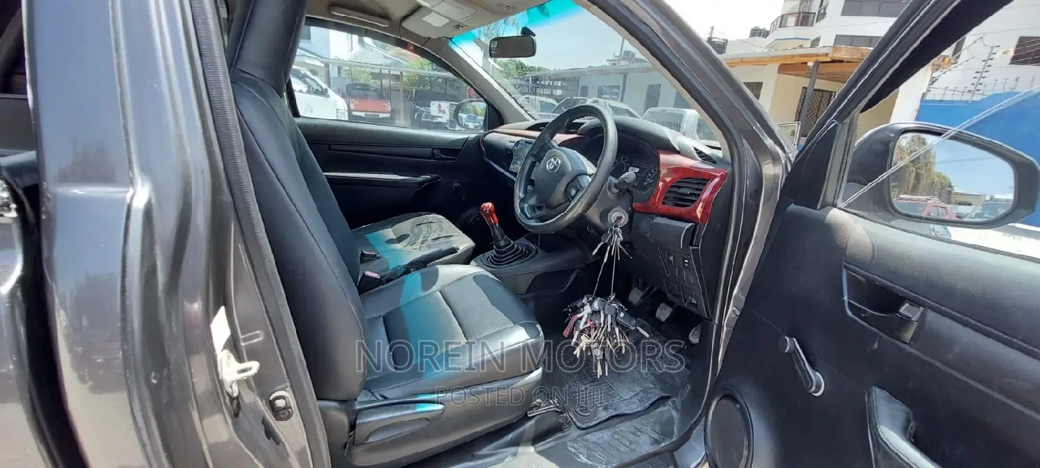 Toyota Hilux 2017 Gray