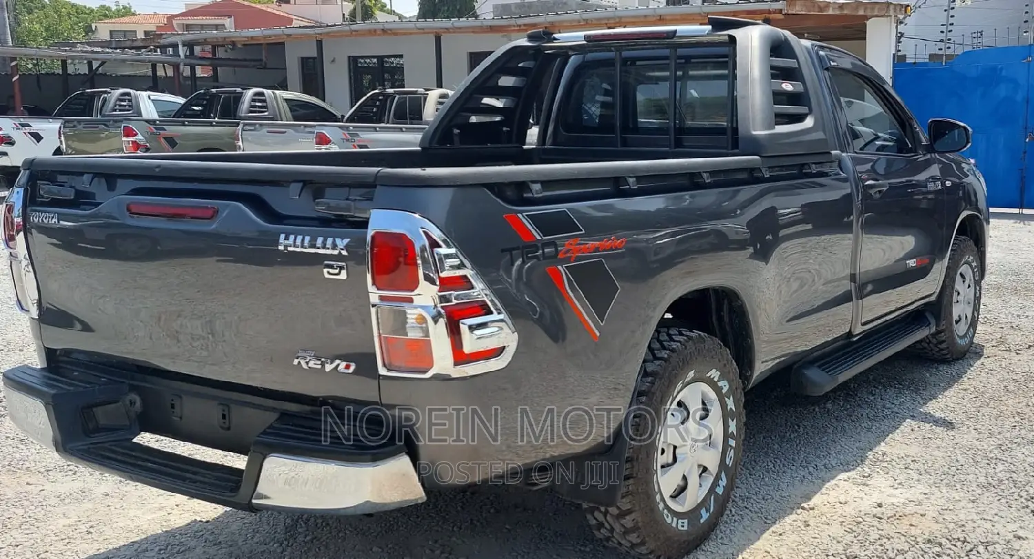 Toyota Hilux 2017 Gray