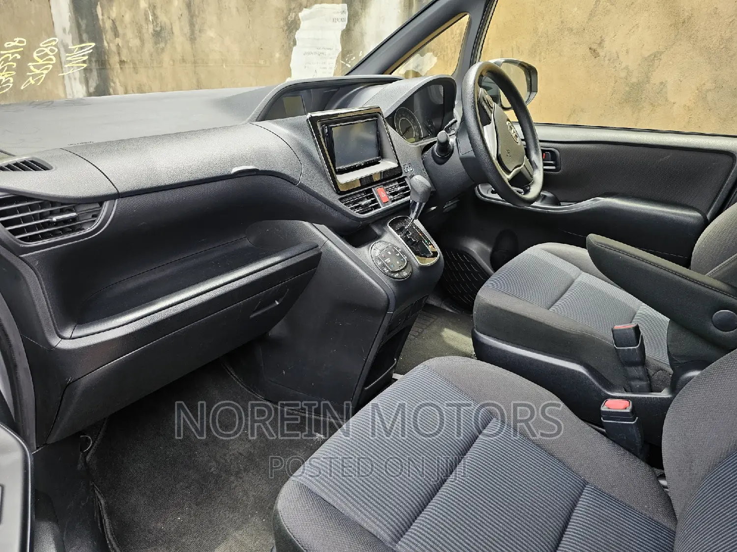 Toyota Noah 2016 Silver