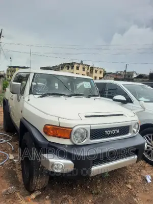 Toyota FJ Cruiser 2016 White