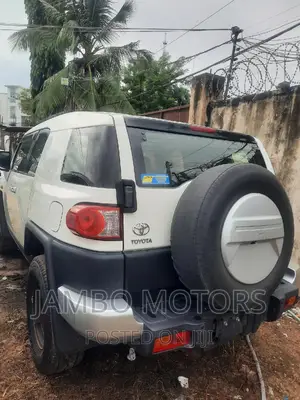 Toyota FJ Cruiser 2016 White