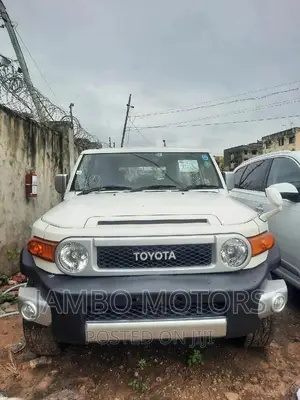 Toyota FJ Cruiser 2016 White