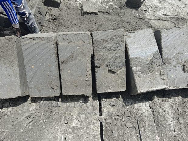 Mawe Ya Ndarugo Stones - thumbnail 3