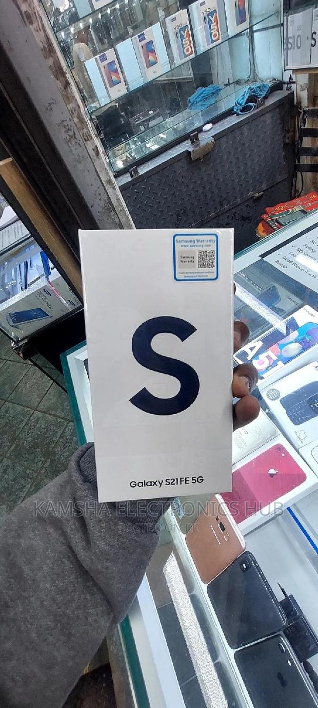 New Samsung Galaxy S21 FE 128 GB Silver - main view