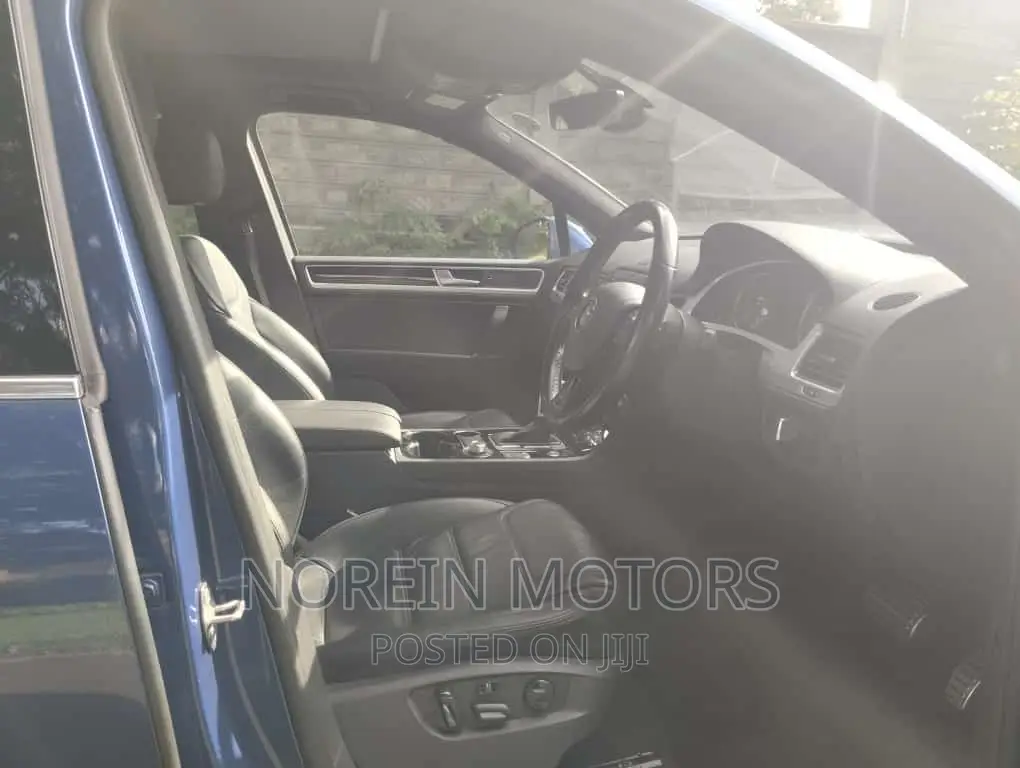 Volkswagen Touareg 2016 Blue